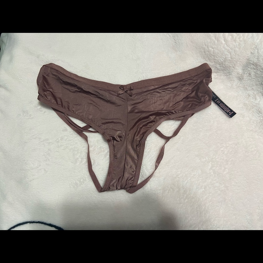 Victoria’s Secret Strappy o-ring panty